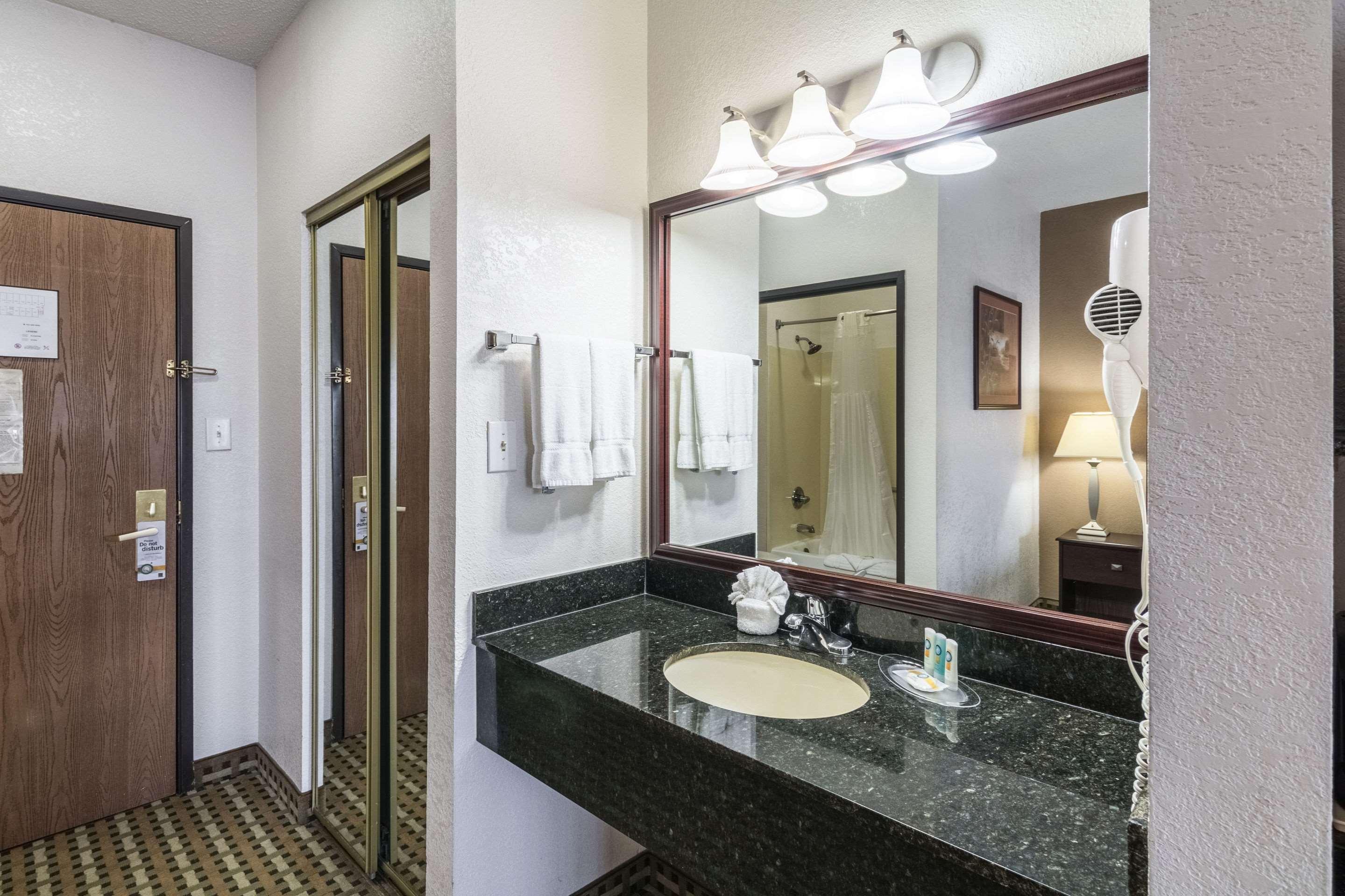 Quality Suites Burleson - Ft Worth Eksteriør billede
